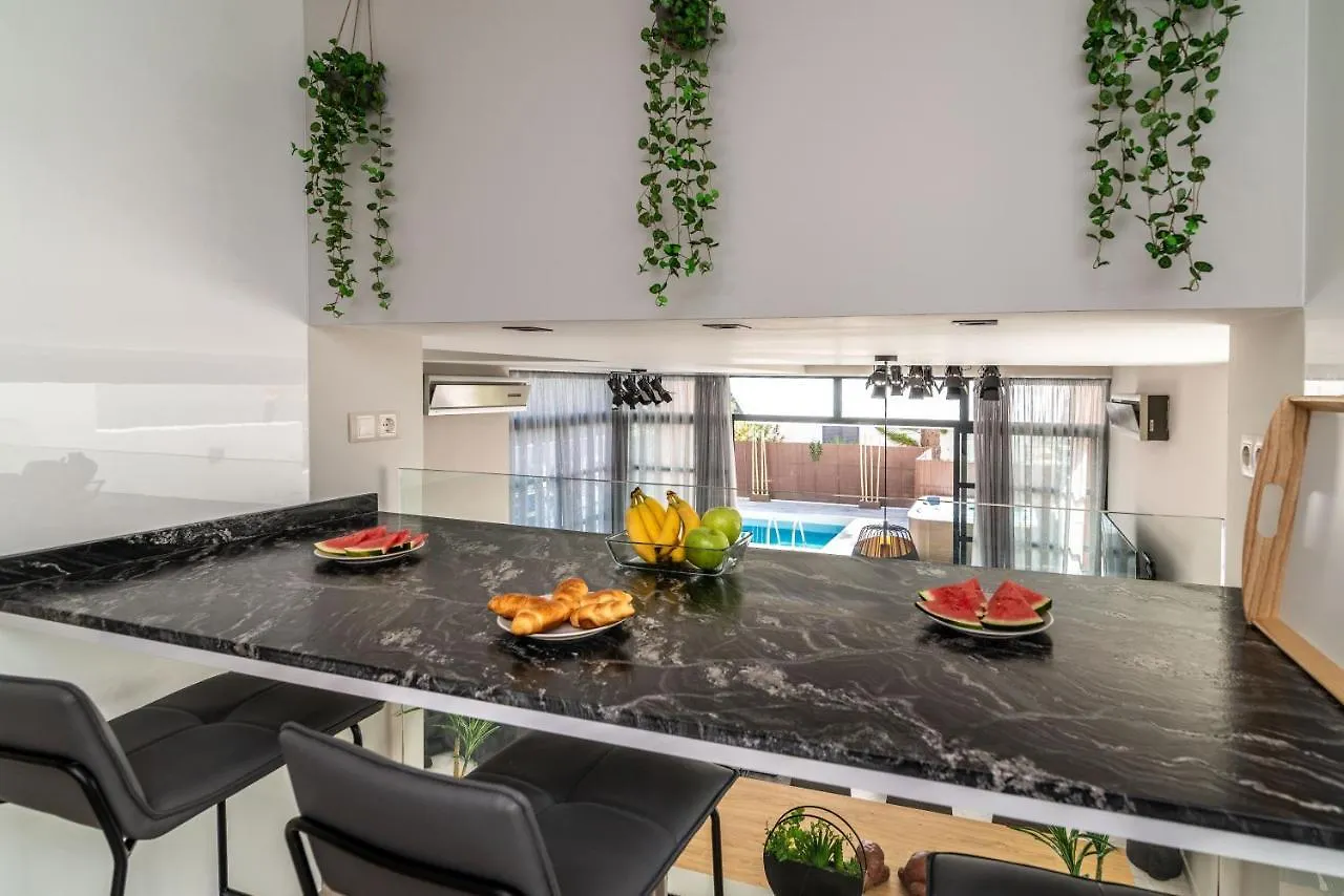 The Jungle Villa - 4Bdr Private Pool/Jacuzzi/Bbq Benalmadena